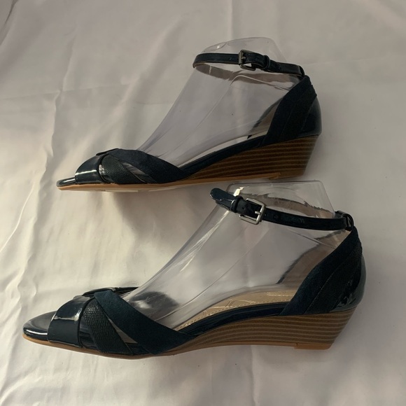 NWOT Gianni Bini Navy Blue Strap Kitten Wedge - Picture 11 of 12